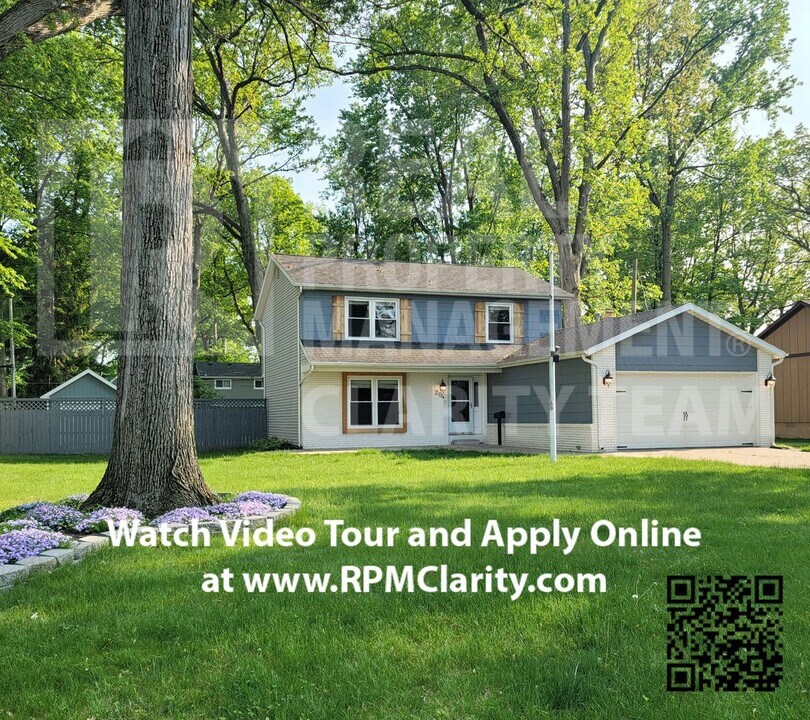 204 Hickory St in Swanton, OH - Building Photo