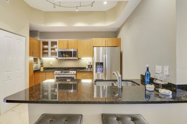 600 S Dixie Hwy in West Palm Beach, FL - Foto de edificio - Building Photo