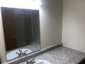 1203 34th St Cir S in Moorhead, MN - Foto de edificio - Building Photo
