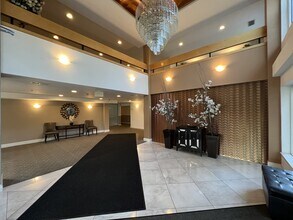 30 Revere Beach Pky, Unit 509 in Medford, MA - Foto de edificio - Building Photo