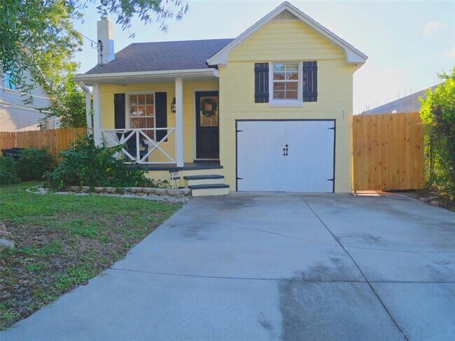 property at 2916 N Woodrow Ave