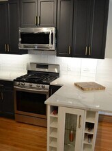 1200 W Waveland Ave, Unit 1 in Chicago, IL - Building Photo - Building Photo