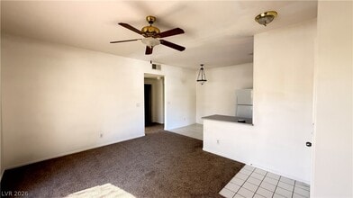 5655 E Sahara Ave in Las Vegas, NV - Foto de edificio - Building Photo