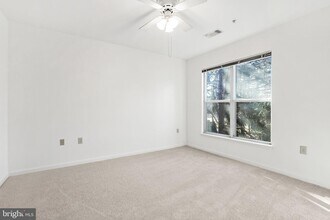 2204 Westcourt Ln, Unit 105 in Herndon, VA - Building Photo - Building Photo