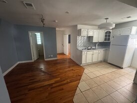3233 W Pierce Ave, Unit 1 in Chicago, IL - Building Photo