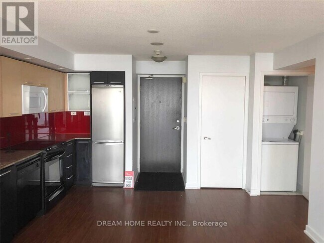 25-2325 Capreol Ct in Toronto, ON - Building Photo - Building Photo
