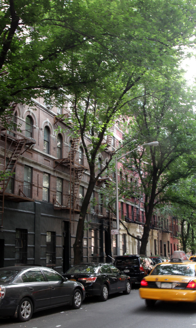 329 E 92nd St in New York, NY - Foto de edificio - Building Photo