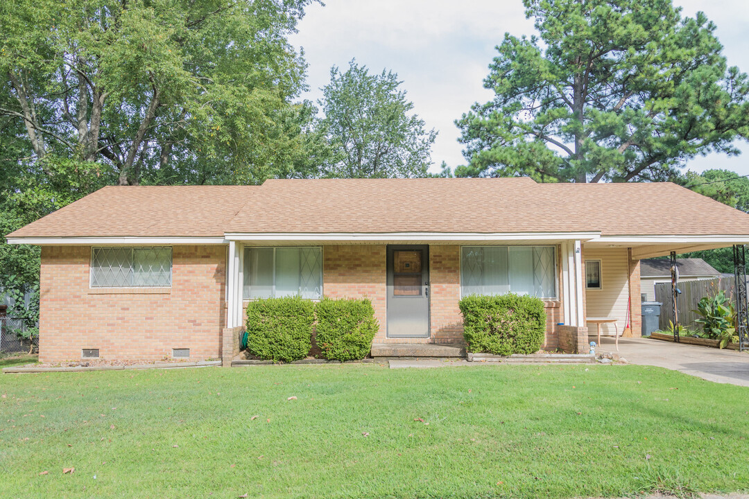 1012 Hester St in Jonesboro, AR - Building Photo