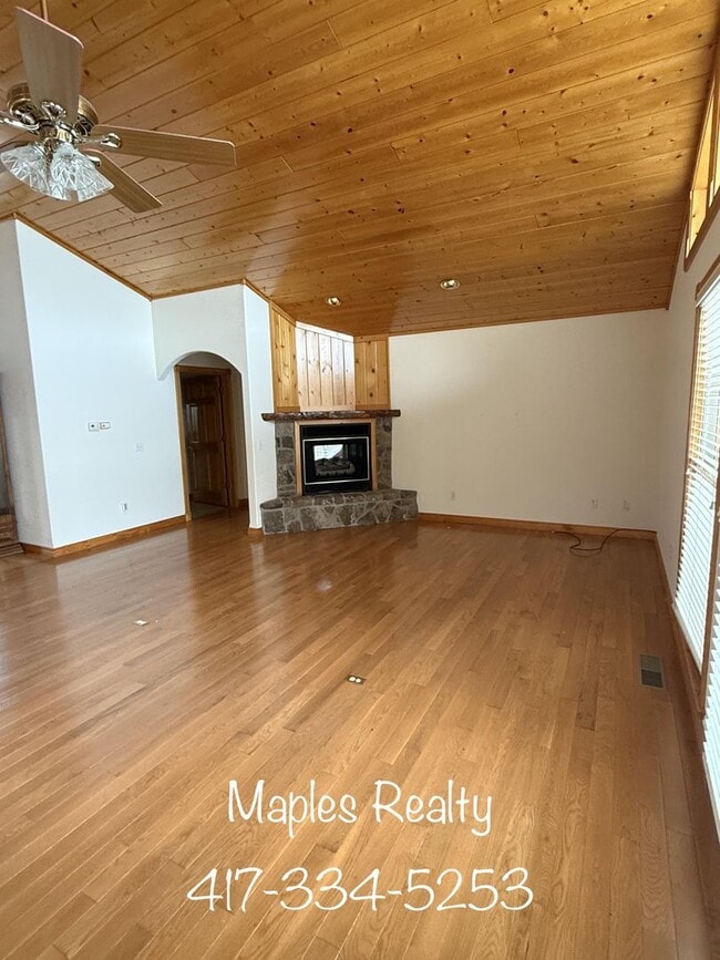 467 Crestview Dr in Ridgedale, MO - Building Photo - Building Photo