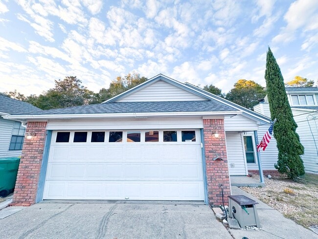 1110 Rita Ln in Niceville, FL - Foto de edificio - Building Photo