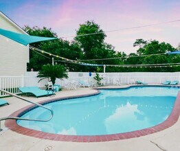 1110 Century Oaks Dr in Gulfport, MS - Foto de edificio - Building Photo