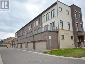 331 Squire Cres in Oakville, ON - Building Photo - Building Photo