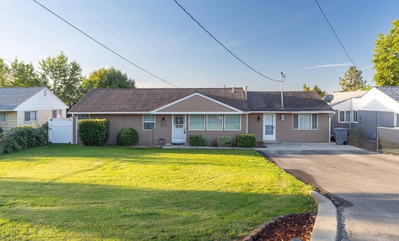 3204 Butterfield Rd in Yakima, WA - Foto de edificio