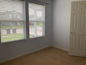 316 Falling Leaf Way in Mascoutah, IL - Building Photo - Building Photo