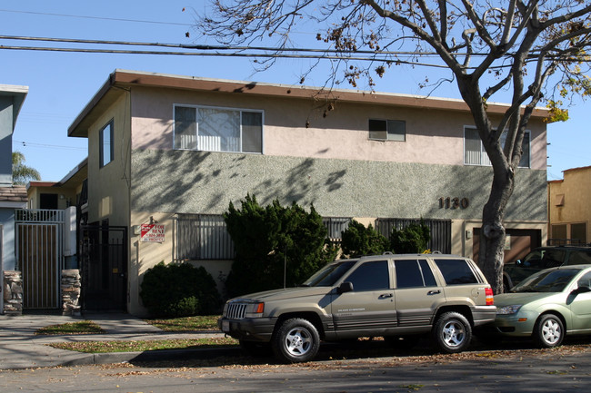 1130 Orizaba Ave in Long Beach, CA - Building Photo - Building Photo