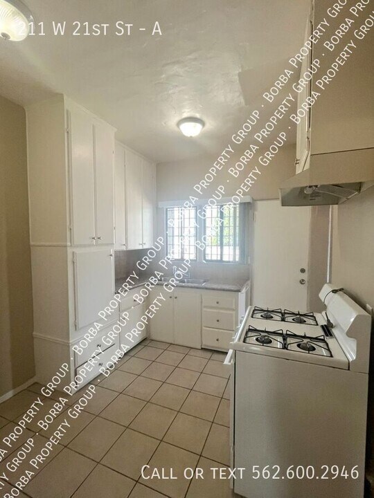 211 W 21st St in Long Beach, CA - Building Photo