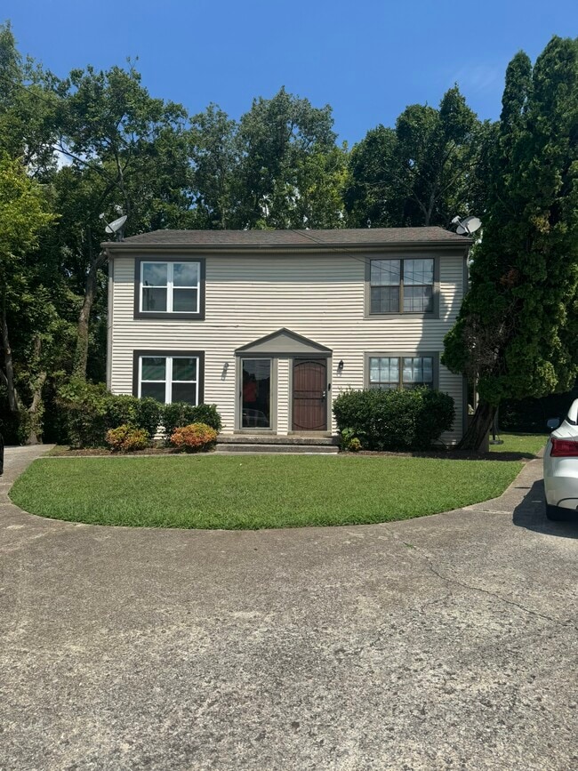 1310 Ewing Creek Dr in Nashville, TN - Building Photo - Building Photo