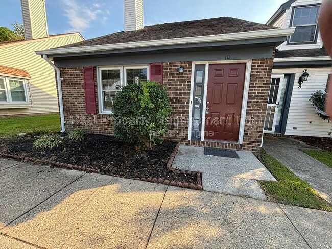10 Parkway Dr in Hampton, VA - Building Photo - Building Photo