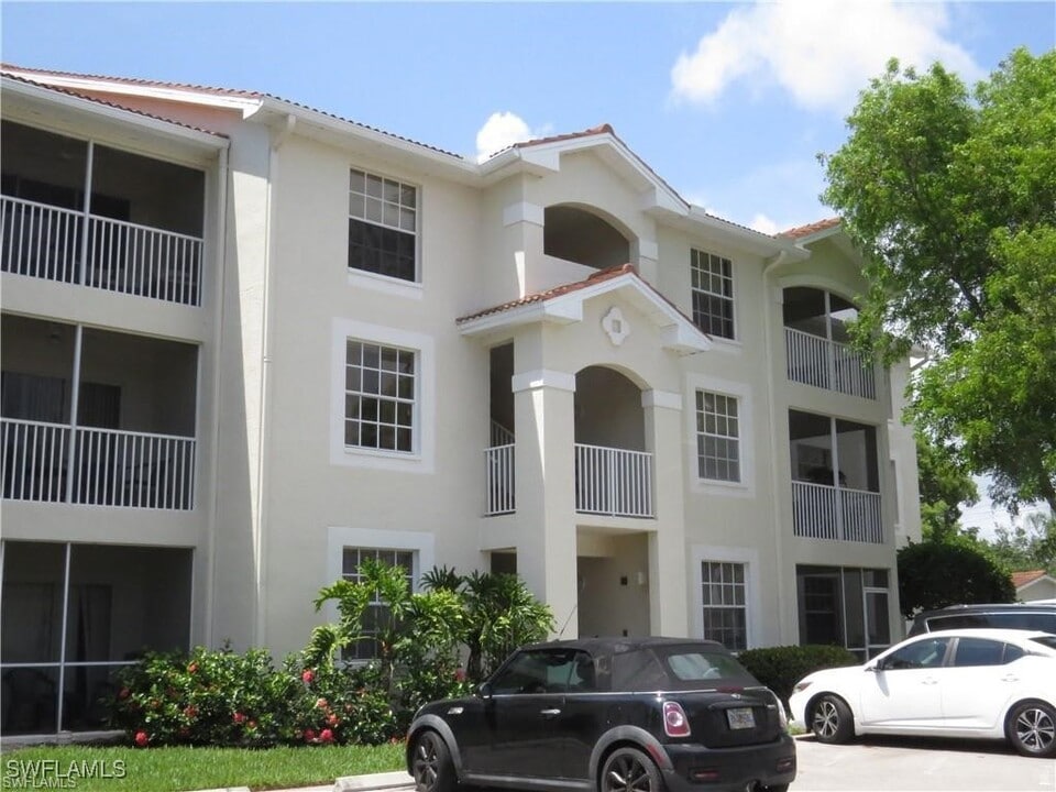 4670 St Croix Ln in Naples, FL - Building Photo