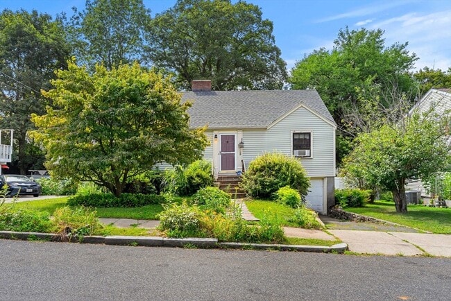 215 Renfrew St in Arlington, MA - Building Photo - Building Photo