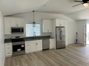 1061 18th St in San Diego, CA - Foto de edificio - Building Photo