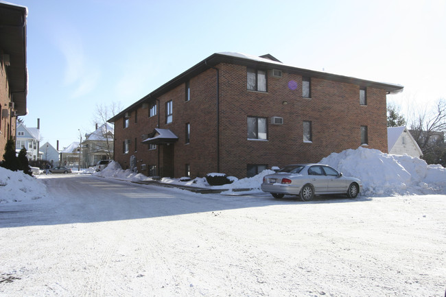 Carlson West Apartments in Dekalb, IL - Foto de edificio - Building Photo