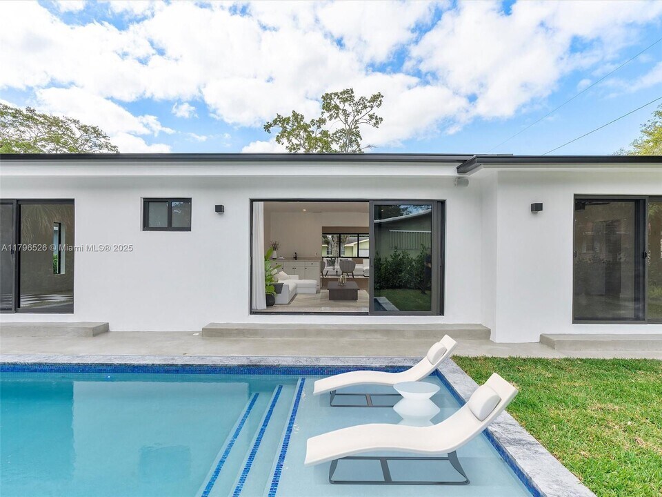 1751 NE 138th St in North Miami, FL - Building Photo