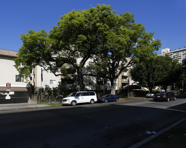 North Towers Apartments in Los Angeles, CA - Building Photo - Building Photo