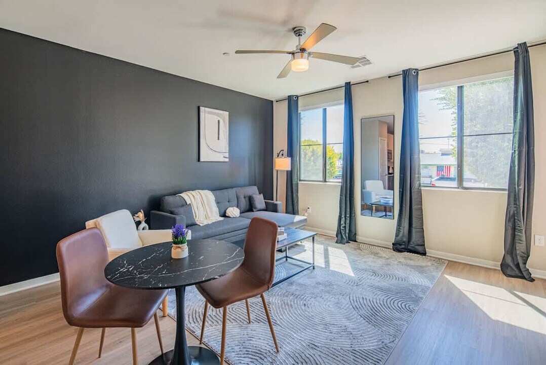777 E Stella Ln in Phoenix, AZ - Building Photo