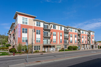 Emerson Hills Apartments in West St. Paul, MN - Foto de edificio - Building Photo