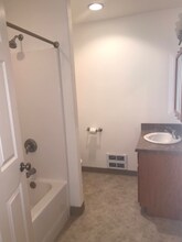 2112 Hamilton Ave in North Bend, OR - Foto de edificio - Building Photo