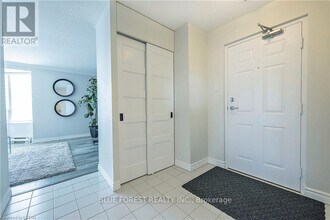 333-333 Commissioners Rd W in London, ON - Building Photo - Building Photo