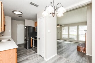 2428 Ensenada Ln in Fort Worth, TX - Foto de edificio - Building Photo