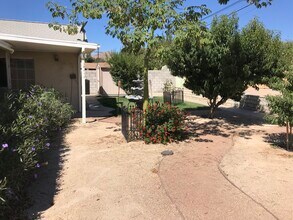 24312 Dunlavy Ct in Moreno Valley, CA - Foto de edificio - Building Photo