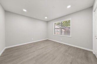 2637 Lester St in Atlanta, GA - Building Photo - Building Photo