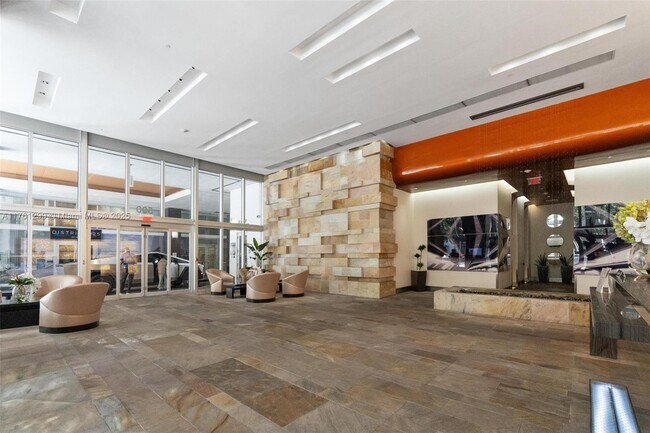 500 Brickell Ave, Unit 2610 in Miami, FL - Building Photo - Building Photo