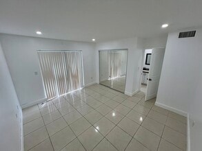11630-11640 N Bayshore Dr in North Miami, FL - Building Photo - Building Photo