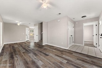 9110 Sunshine Dr in Youngstown, FL - Building Photo - Building Photo