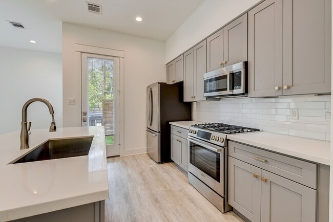 2719 Oakwood Crst Ln