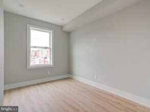 2421 Frankford Ave in Philadelphia, PA - Building Photo - Building Photo
