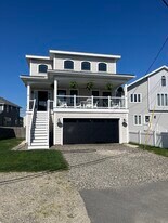 2 1/2 Dumas Ave in Hampton, NH - Building Photo