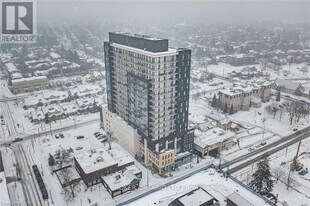 181 King St S in Waterloo, ON - Building Photo