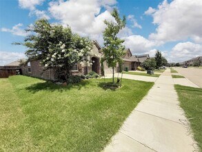 6111 Gloucester Dr in Aubrey, TX - Building Photo - Building Photo