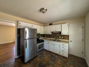 1110 W Rowan St in Fayetteville, NC - Building Photo - Building Photo