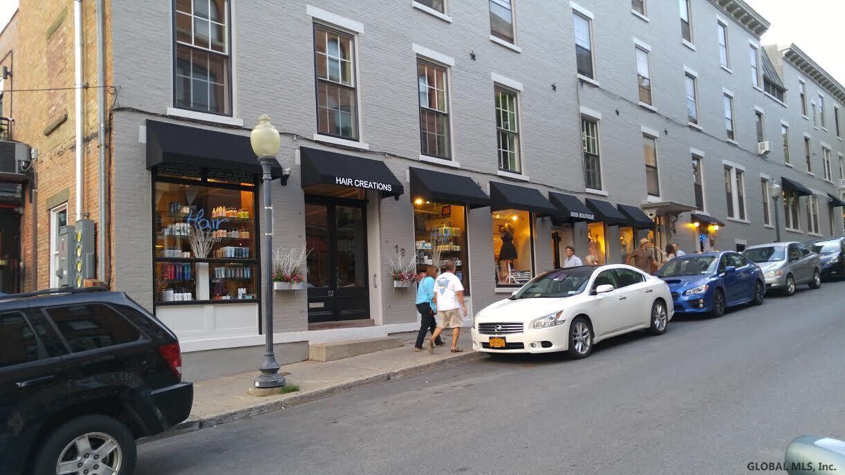 360 Broadway in Saratoga Springs, NY - Building Photo