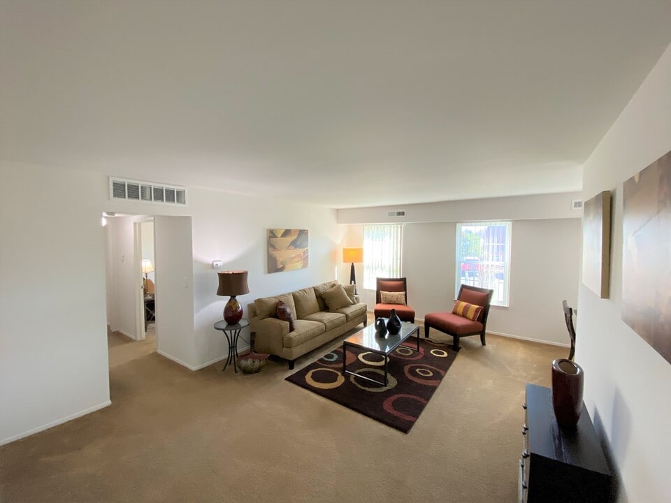 Kendallwood Apartments in Farmington Hills, MI - Foto de edificio
