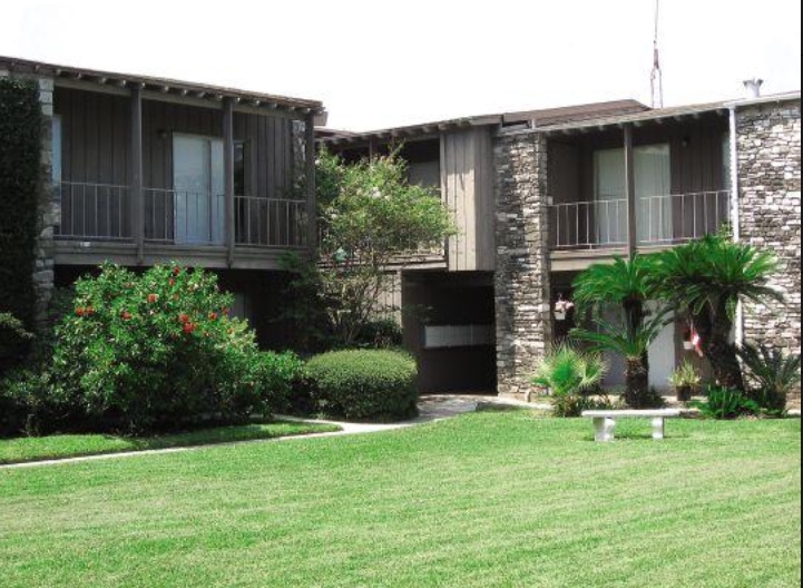 Fort Crockett Apartments in Galveston, TX - Building Photo