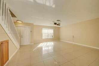 12270 NW 36th Pl in Sunrise, FL - Foto de edificio - Building Photo