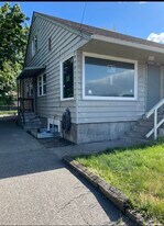 1422 E 12th St in The Dalles, OR - Building Photo