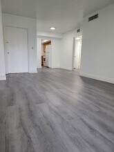 7610 SW 82nd St in South Miami, FL - Foto de edificio - Building Photo